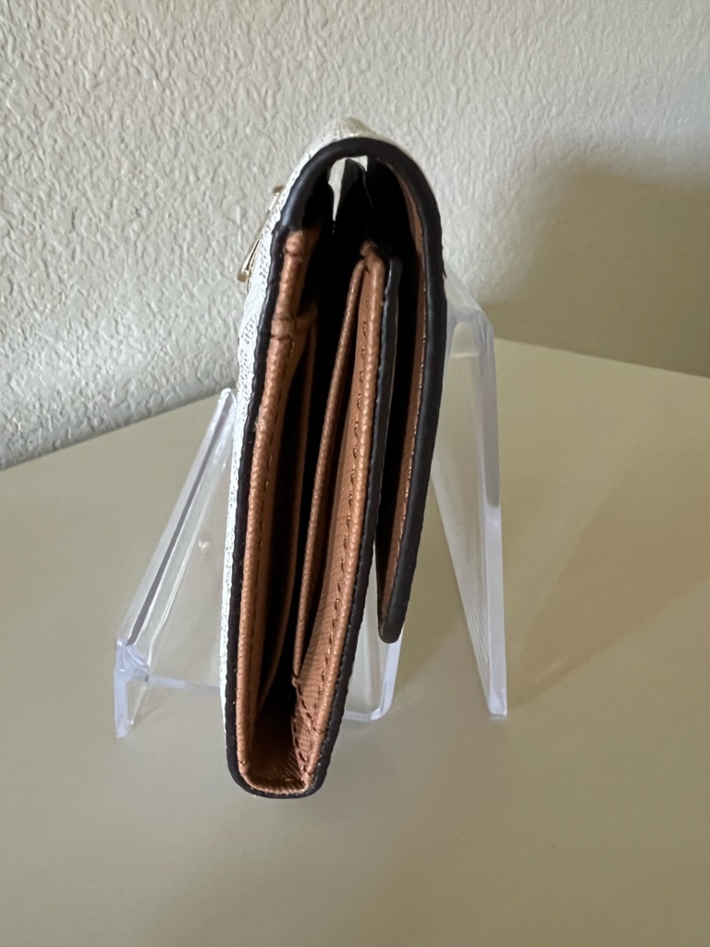 Michael Kors White Signature Continental Wallet - Picture 3 of 6